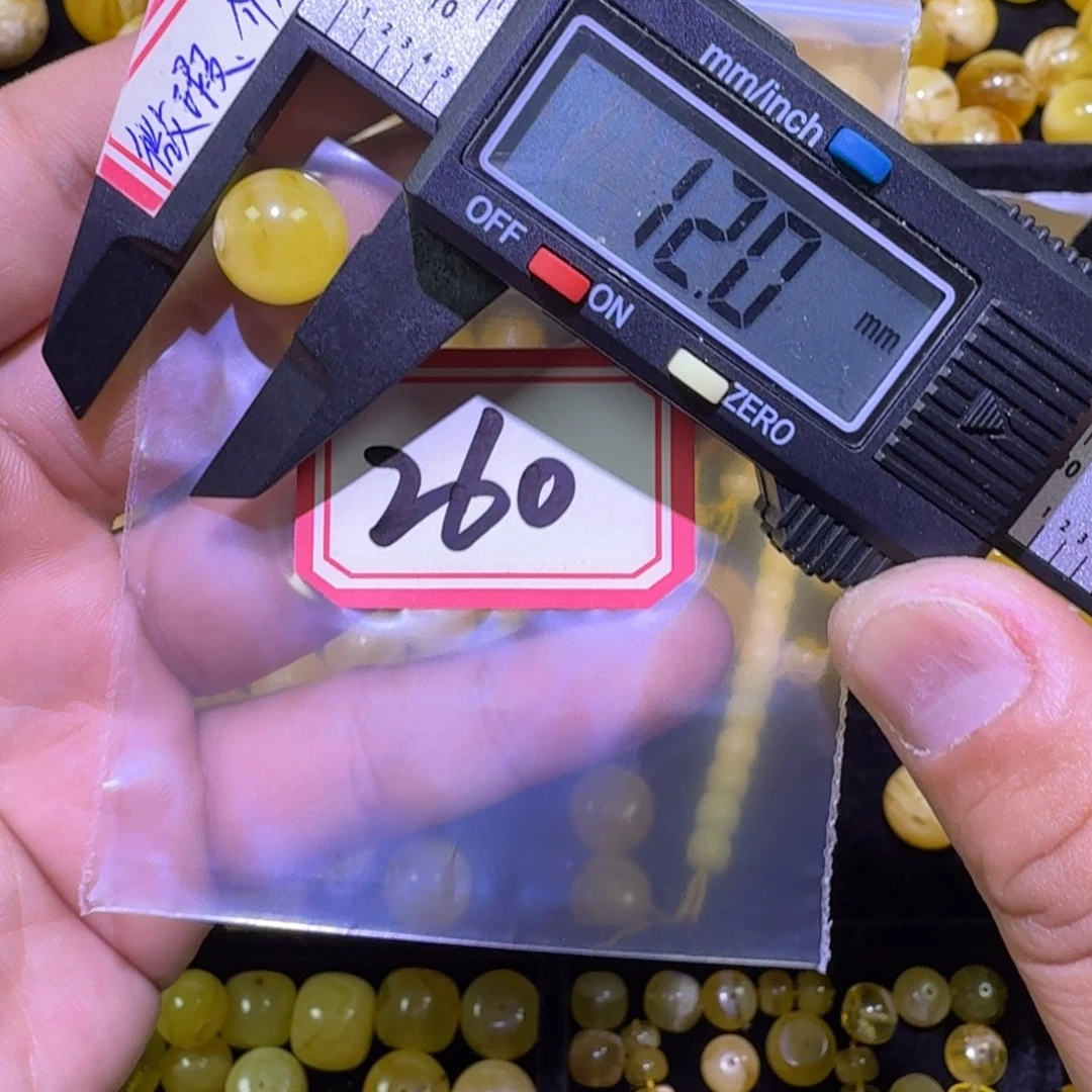 平***头蜜蜡未镶嵌珠宝奇石