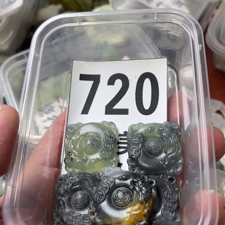蛇纹石玉未镶嵌挂坠