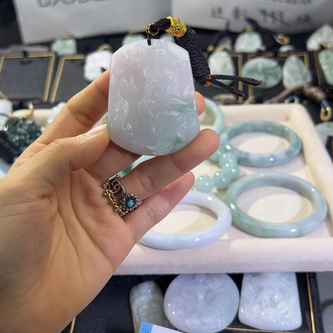 ****士翡翠未镶嵌颈饰天然缅甸翡翠