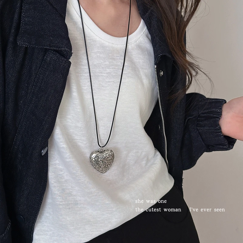 非金属亚克力吊坠 复古雕刻爱心吊坠抽拉项链女轻奢小众简约配饰