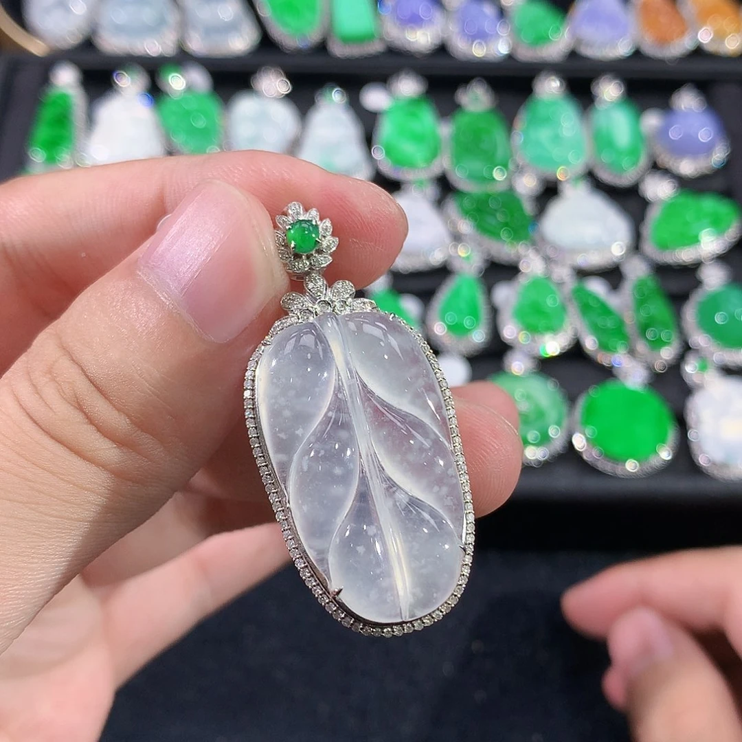 翡翠18K金镶嵌颈饰