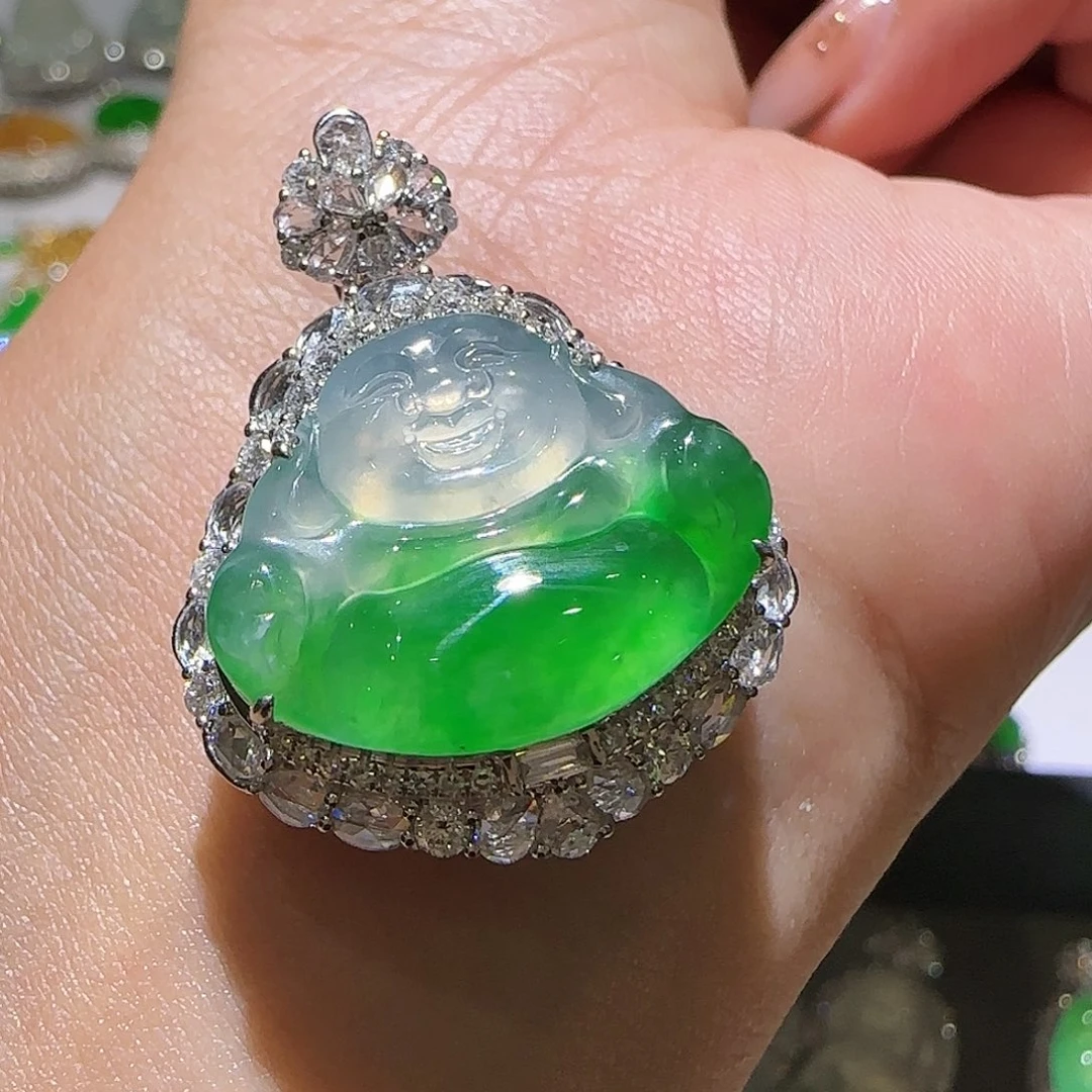 【闪购商品】颈饰18K金镶嵌翡翠鹿***了天然