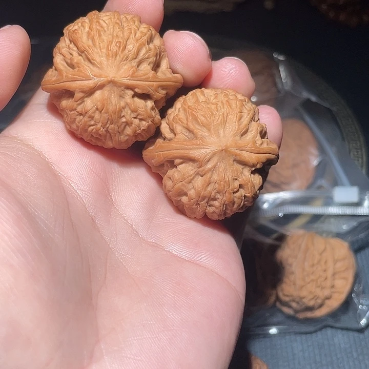 哈***鹏吊坠文玩核桃40尺寸大团圆