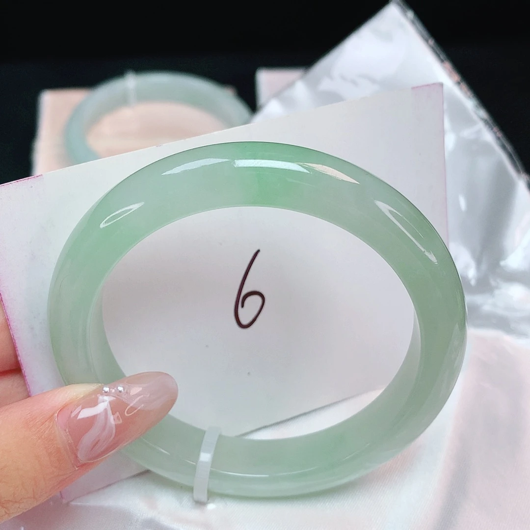 翡翠未镶嵌手镯正圈56.4