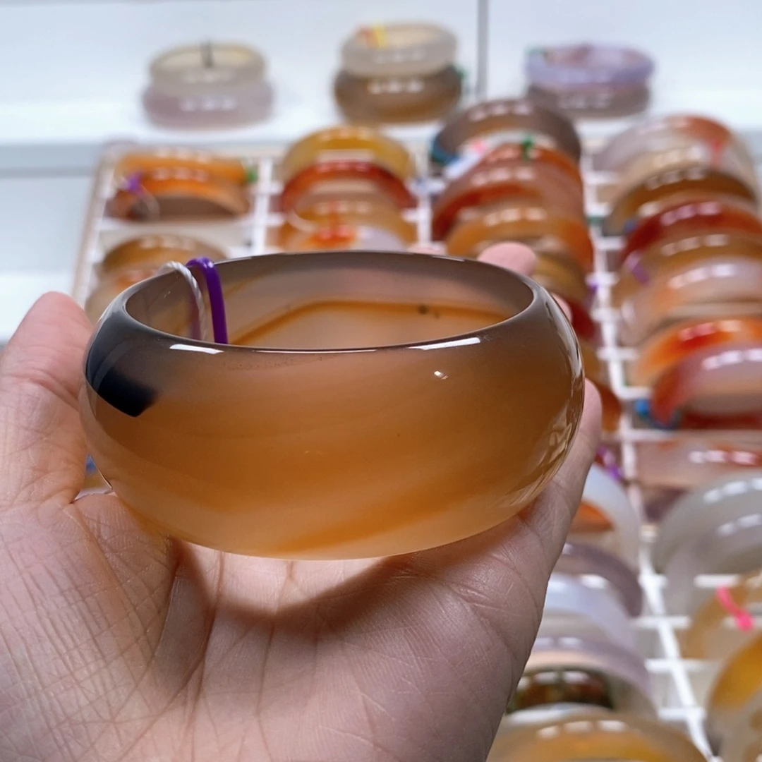 熠***辉玛瑙/玉髓手镯未镶嵌包容