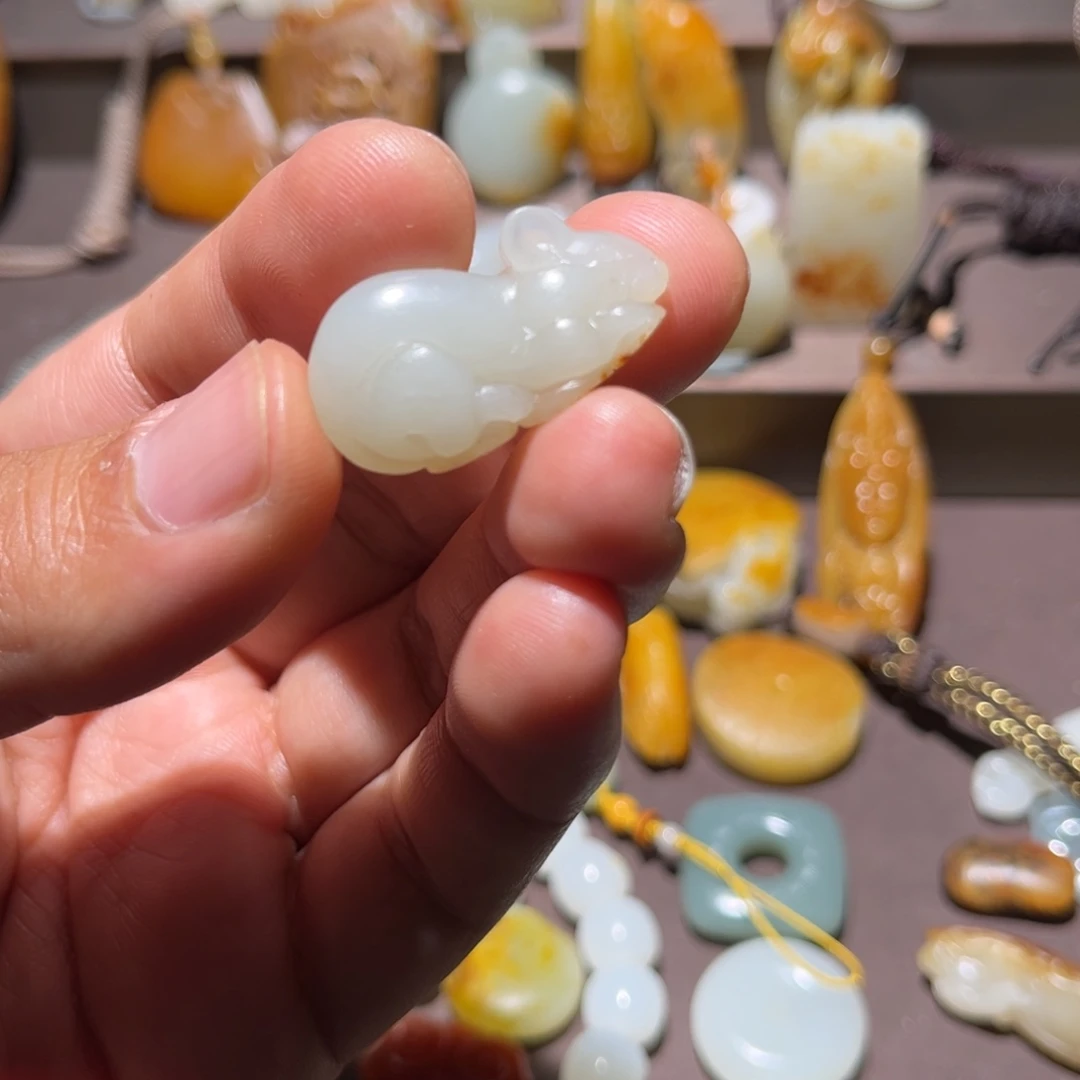 和田玉未镶嵌颈饰