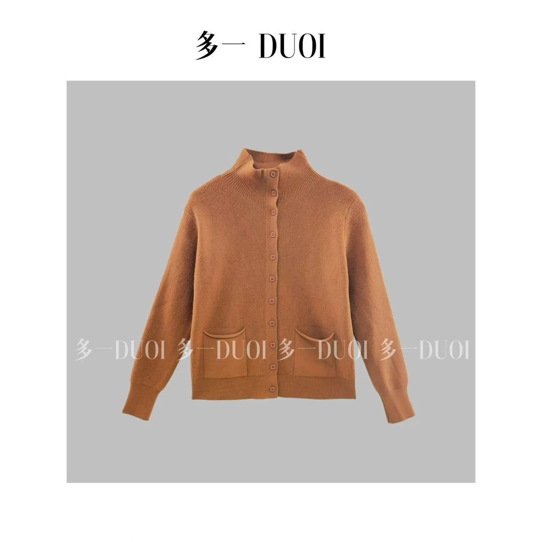 多一“思绪”2025秋冬新款慵懒风简约百搭半高领排扣纯色开衫毛衣