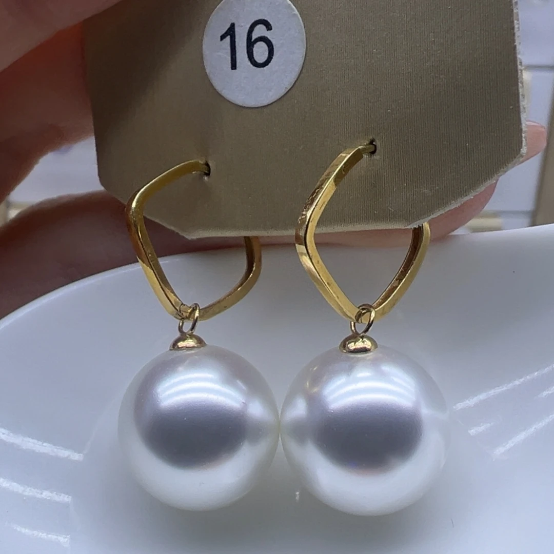 耳饰18K金镶嵌淡水珍珠