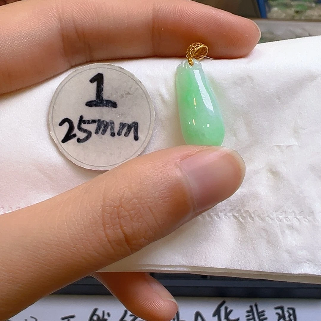 翡翠颈饰18K金镶嵌翡翠