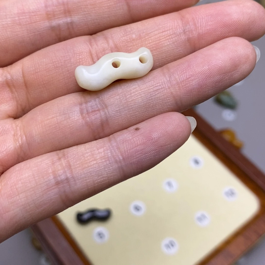 芬***织蛇纹石玉未镶嵌配饰