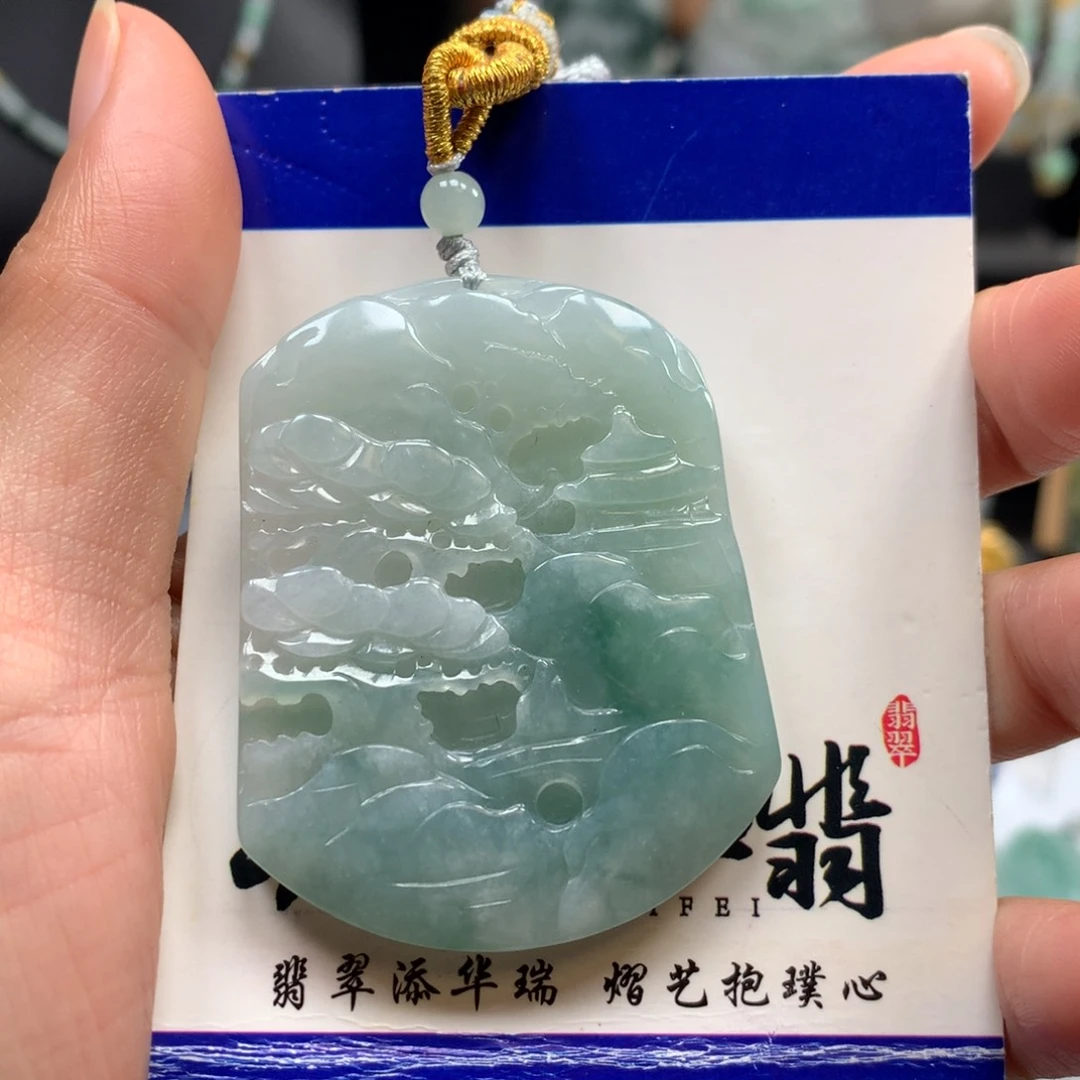 翡翠颈饰未镶嵌山水牌 微瑕 拍前看货
