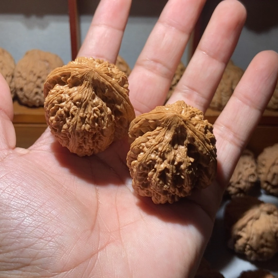 文玩核桃吊坠牡丹纹