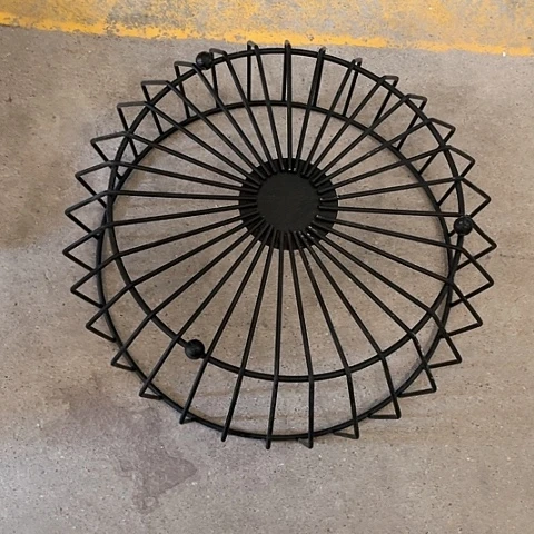 微瑕，不能明火，口径25厘米，高度8铁艺果篮