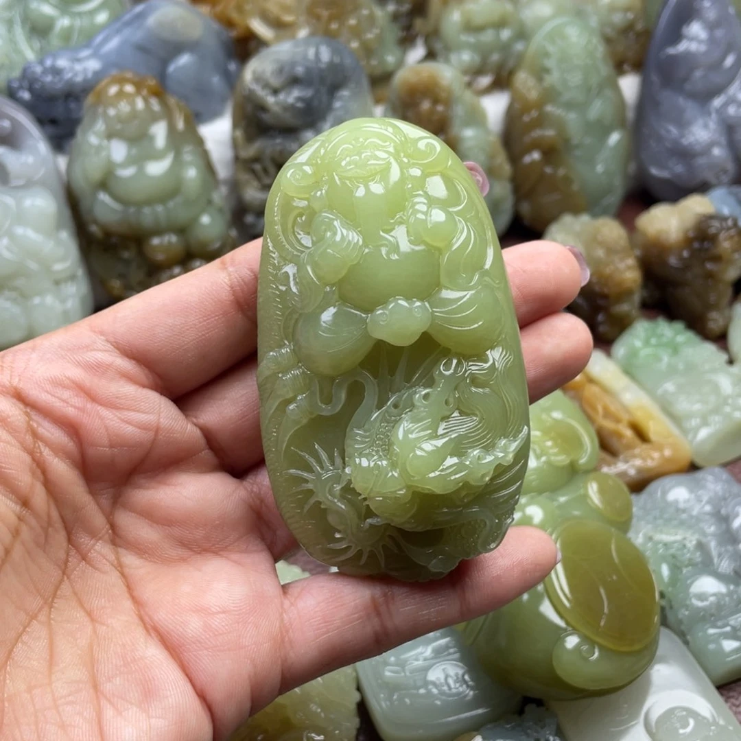 和田玉未镶嵌颈饰立*?