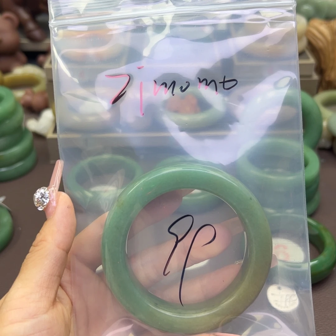 石英质玉手镯未镶嵌Z****o