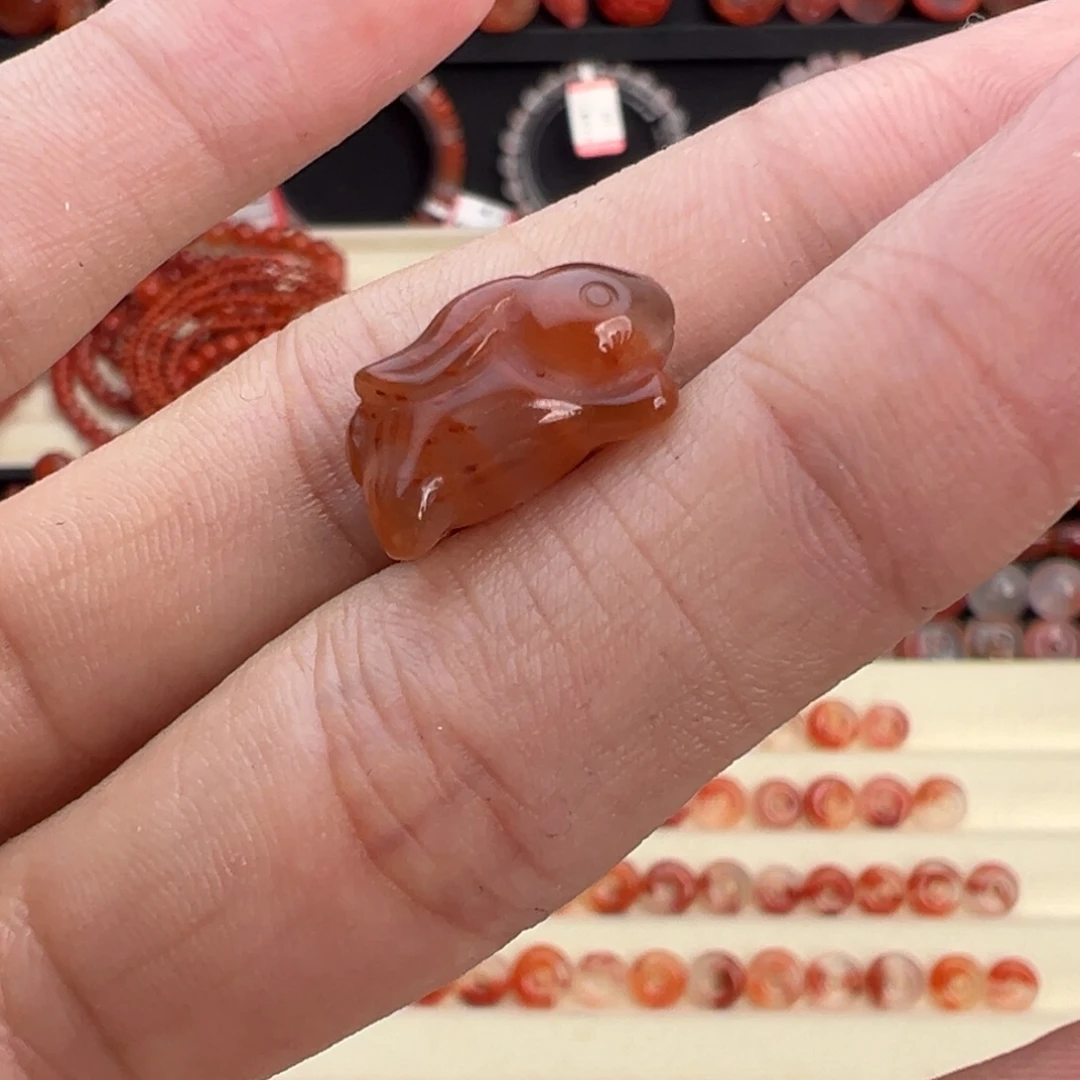 南红玛瑙未镶嵌颈饰趴趴兔