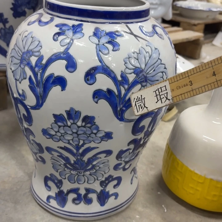 微瑕青花瓷器值得购买底部干裂