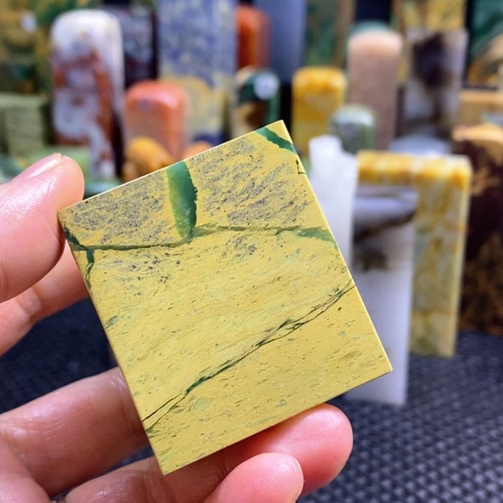 云南石天***獒青田石印章石