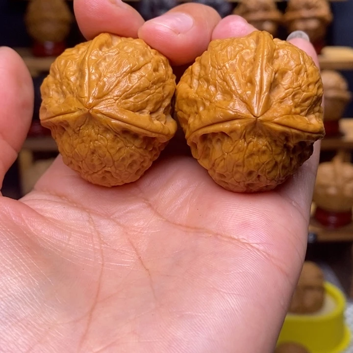 文玩核桃把件寿桃三棱14