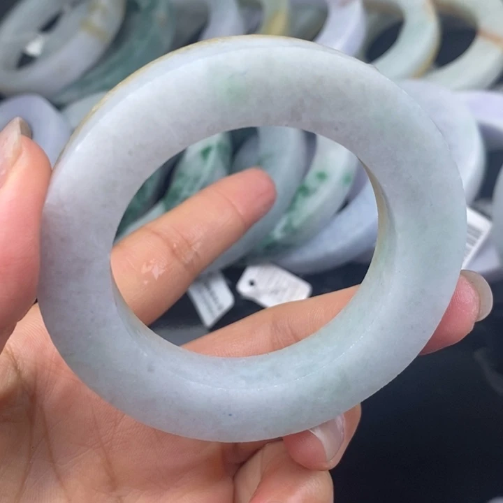 寻***觅未镶嵌翡翠手镯定制翡翠