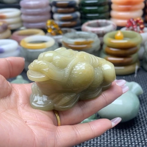 石英岩玉未镶嵌手镯