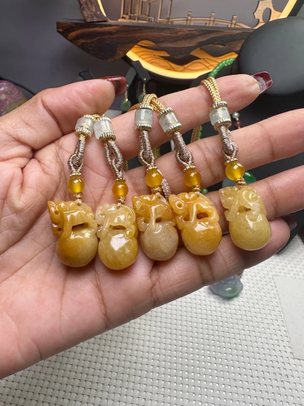黄翡貔貅抱球糯冰种 A324