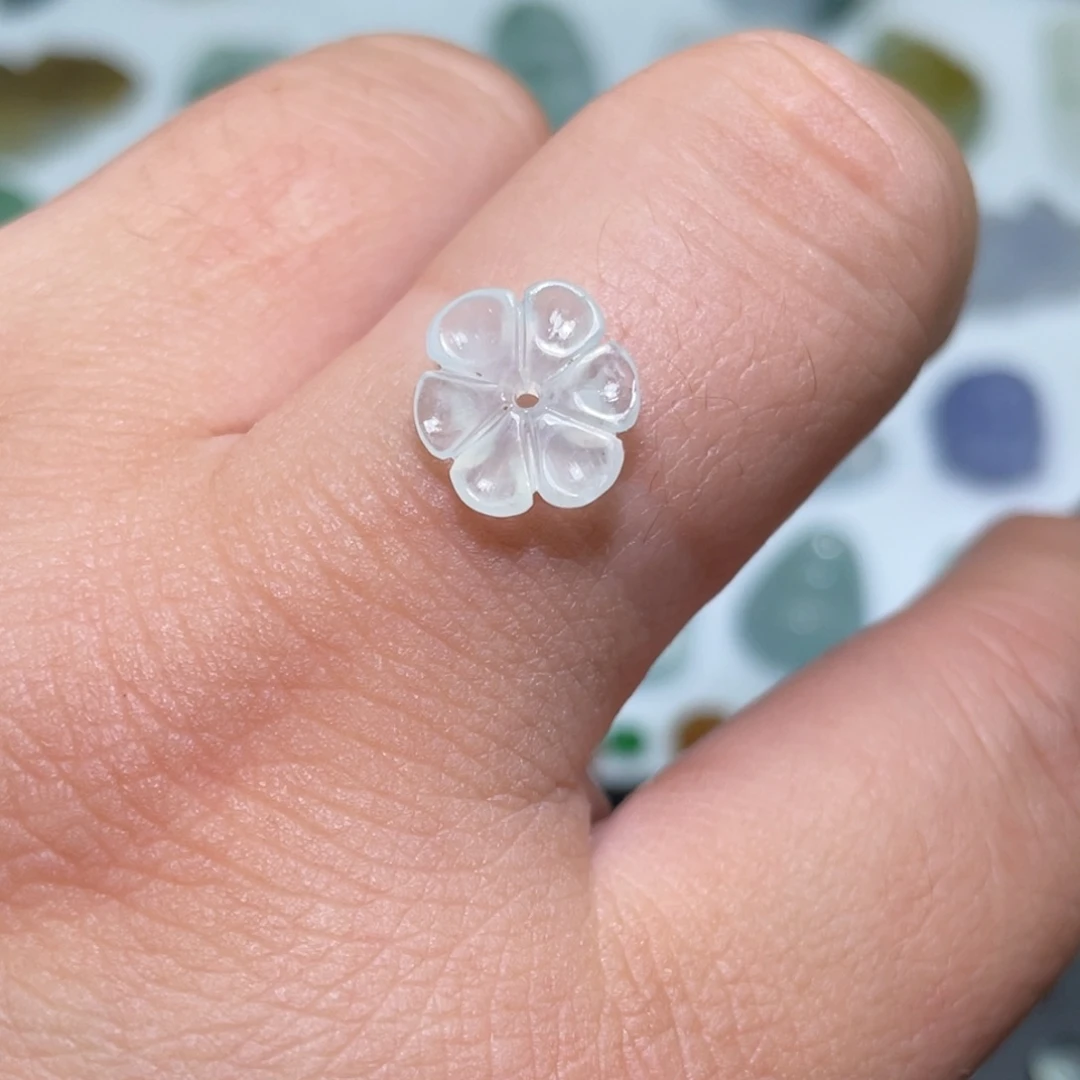 翡翠未镶嵌颈饰花花