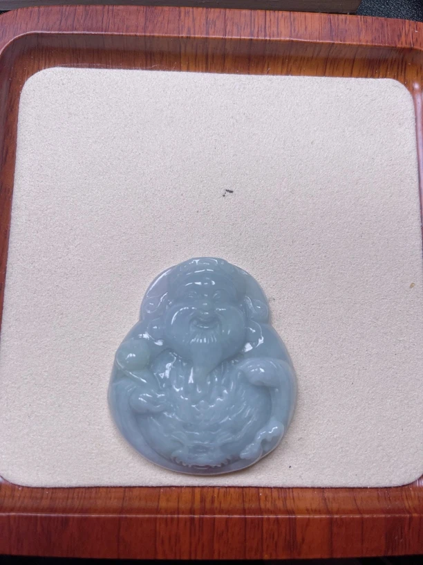 缅甸天然A货翡翠，水润财神爷吊坠。