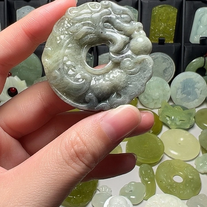 岫玉未镶嵌吊坠(赠链)