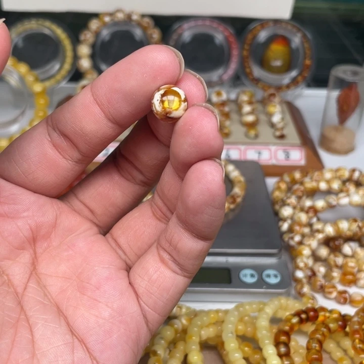 男***二琥珀未镶嵌裸石62号