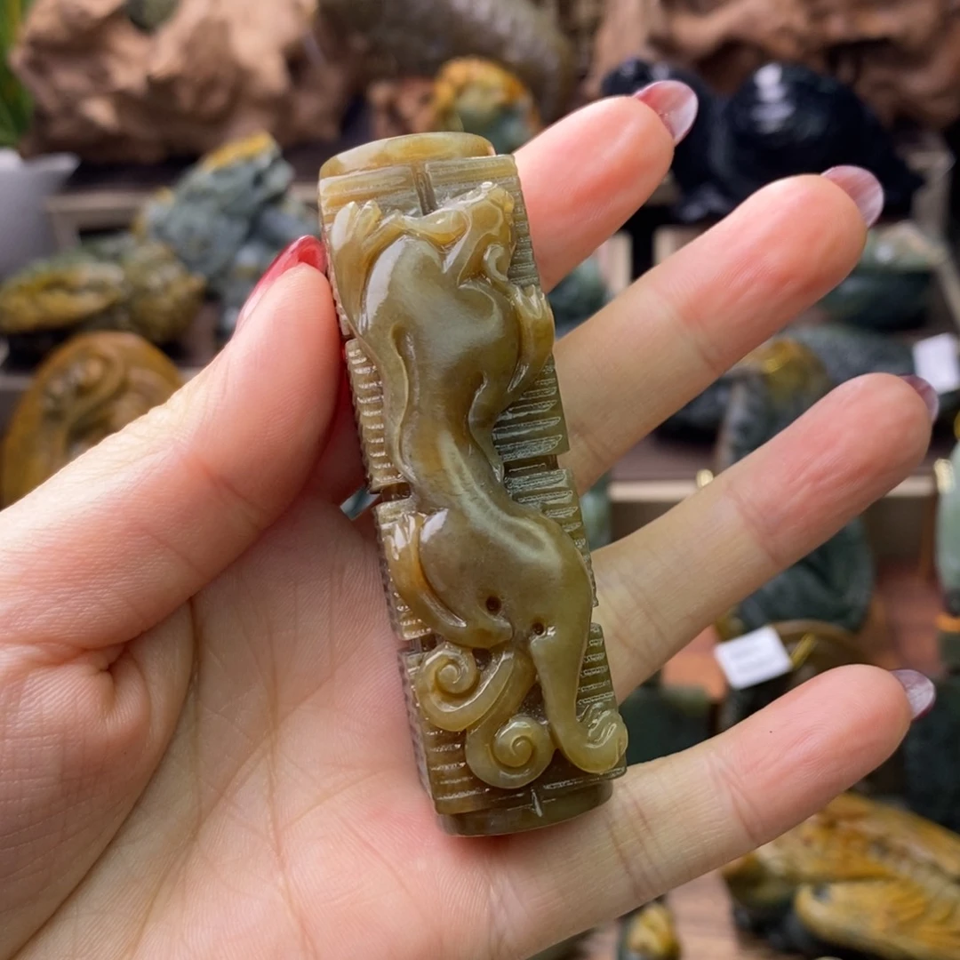 岫岩老玉（透闪石质玉）把件未镶嵌好*哥