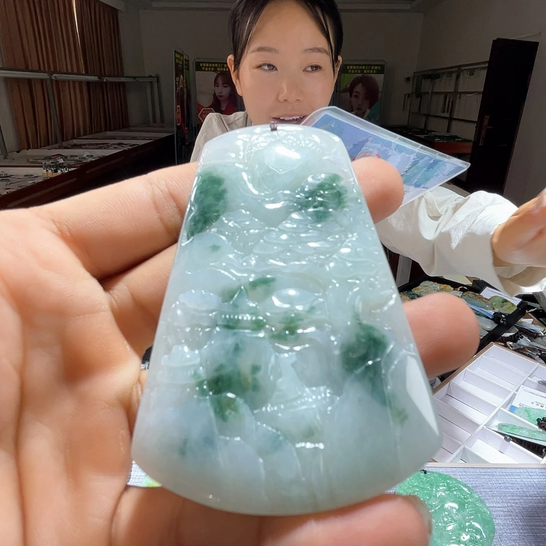 翡翠未镶嵌颈饰一