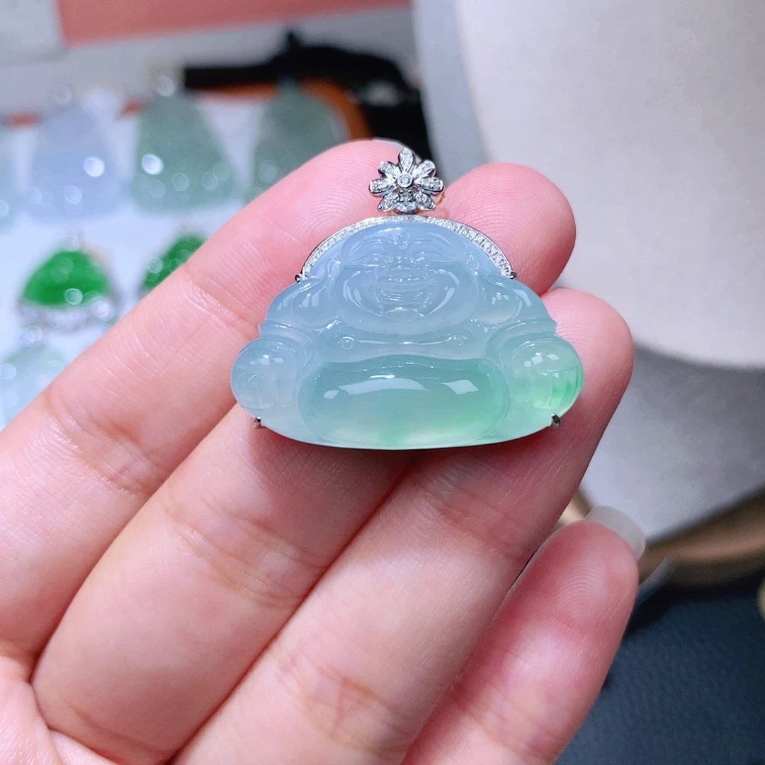 颈饰18K金镶嵌翡翠佛公