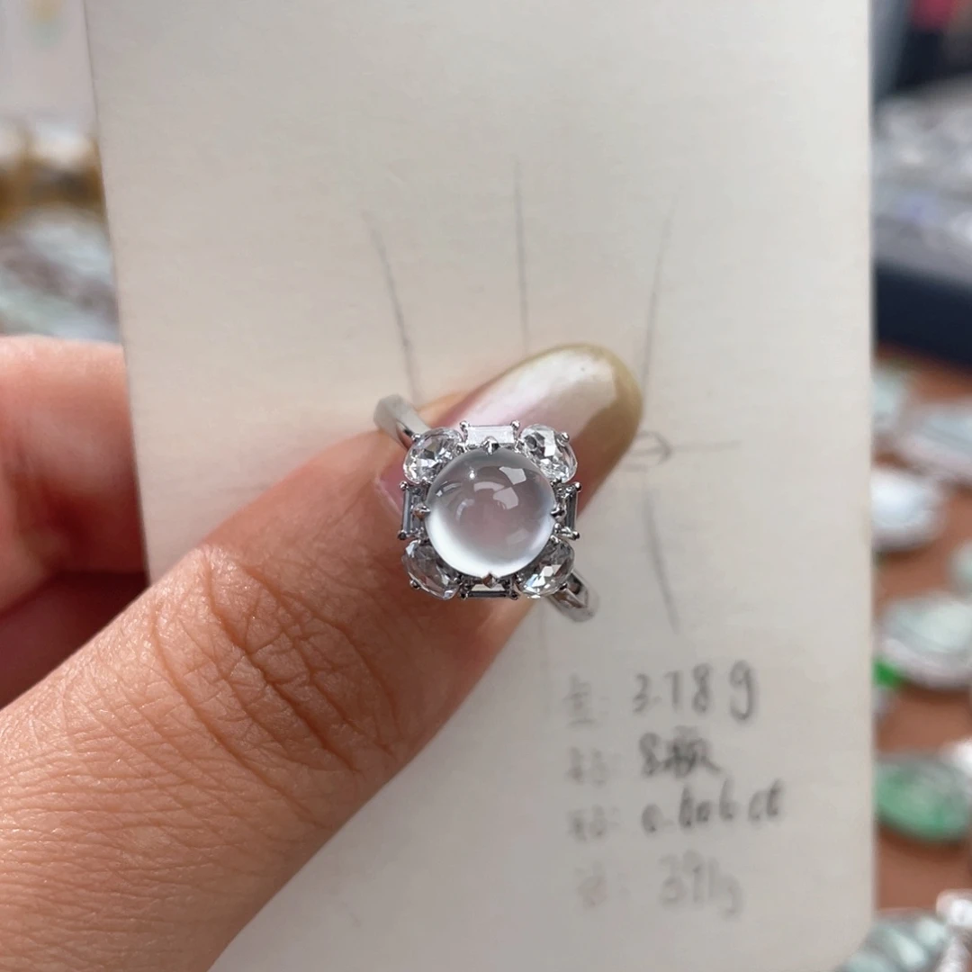 颈饰18K金镶嵌翡翠蛋面戒指