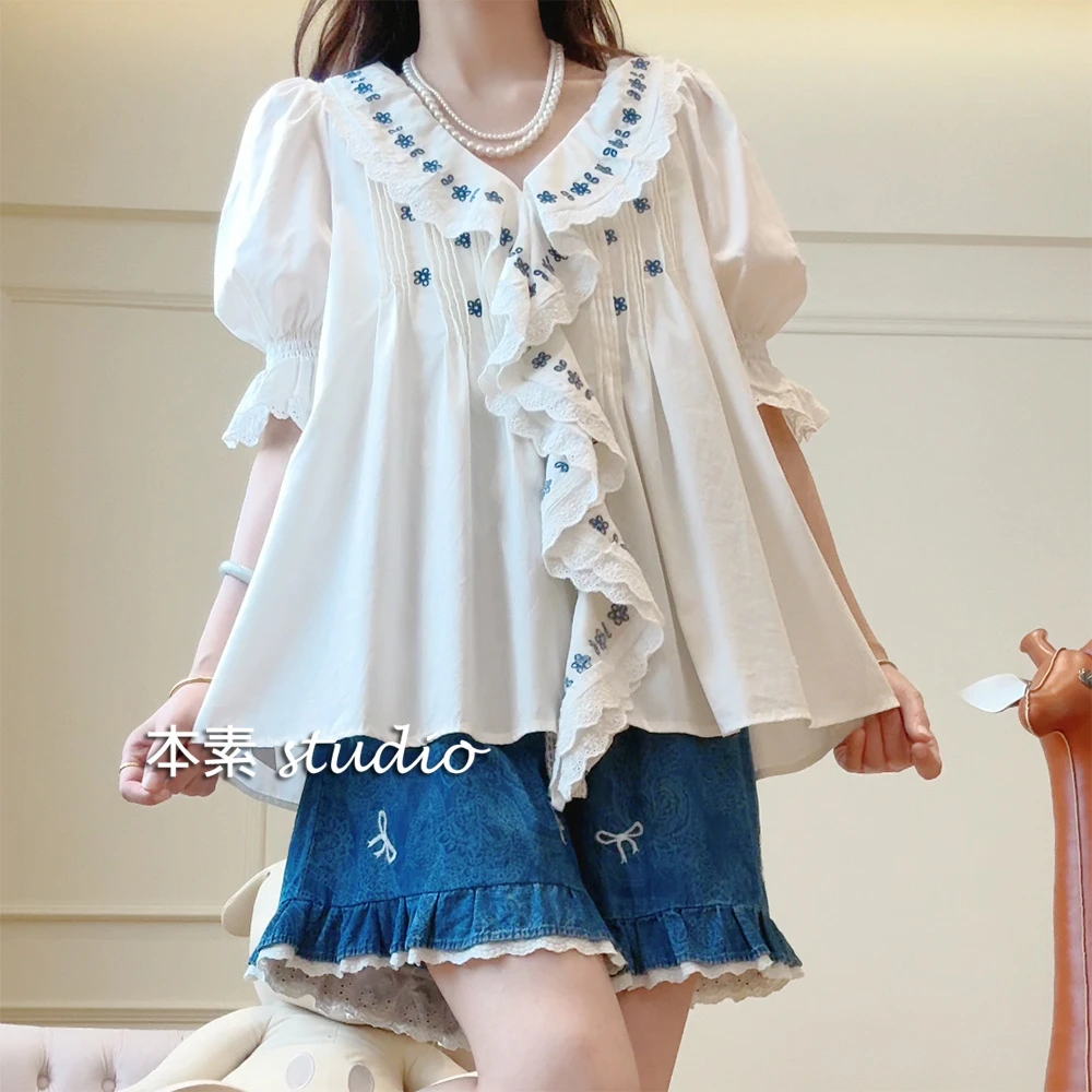 花漾时光Y2691刺绣风琴褶蕾丝边娃娃领短袖衬衫