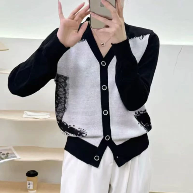 V领水墨蕾丝拼接长袖开衫-5016