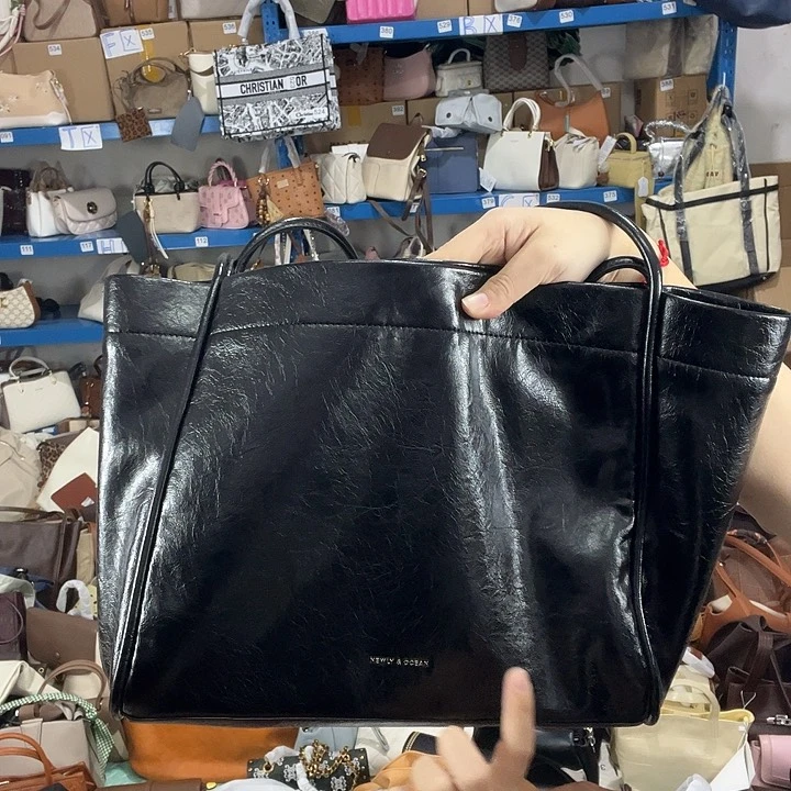 塑料阿*健健康康平平安安