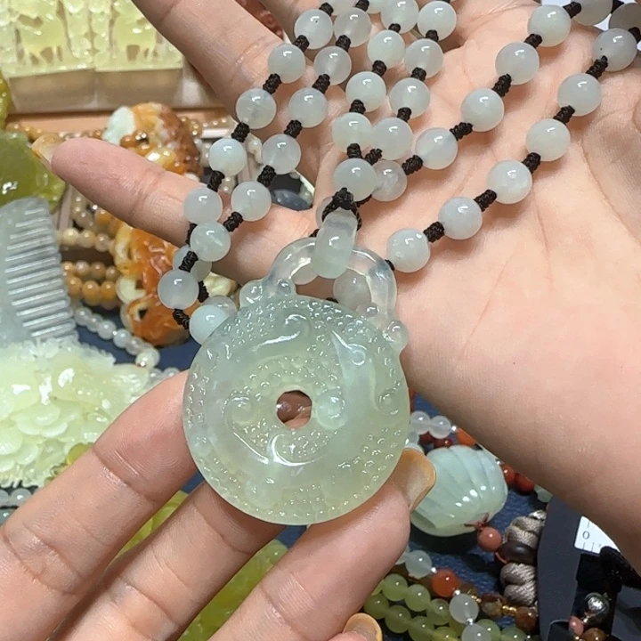合金蛇纹石玉吊坠
