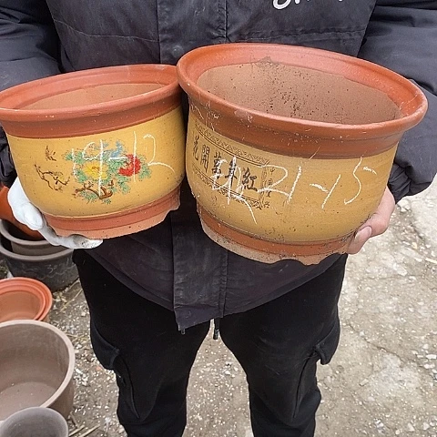 中国宜兴紫砂花盆＂