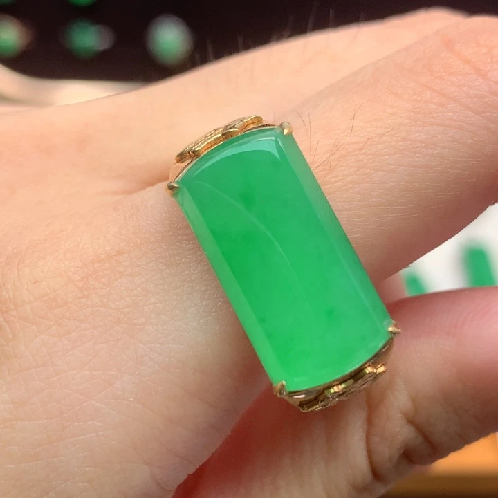 18K金镶嵌戒指翡翠翡翠