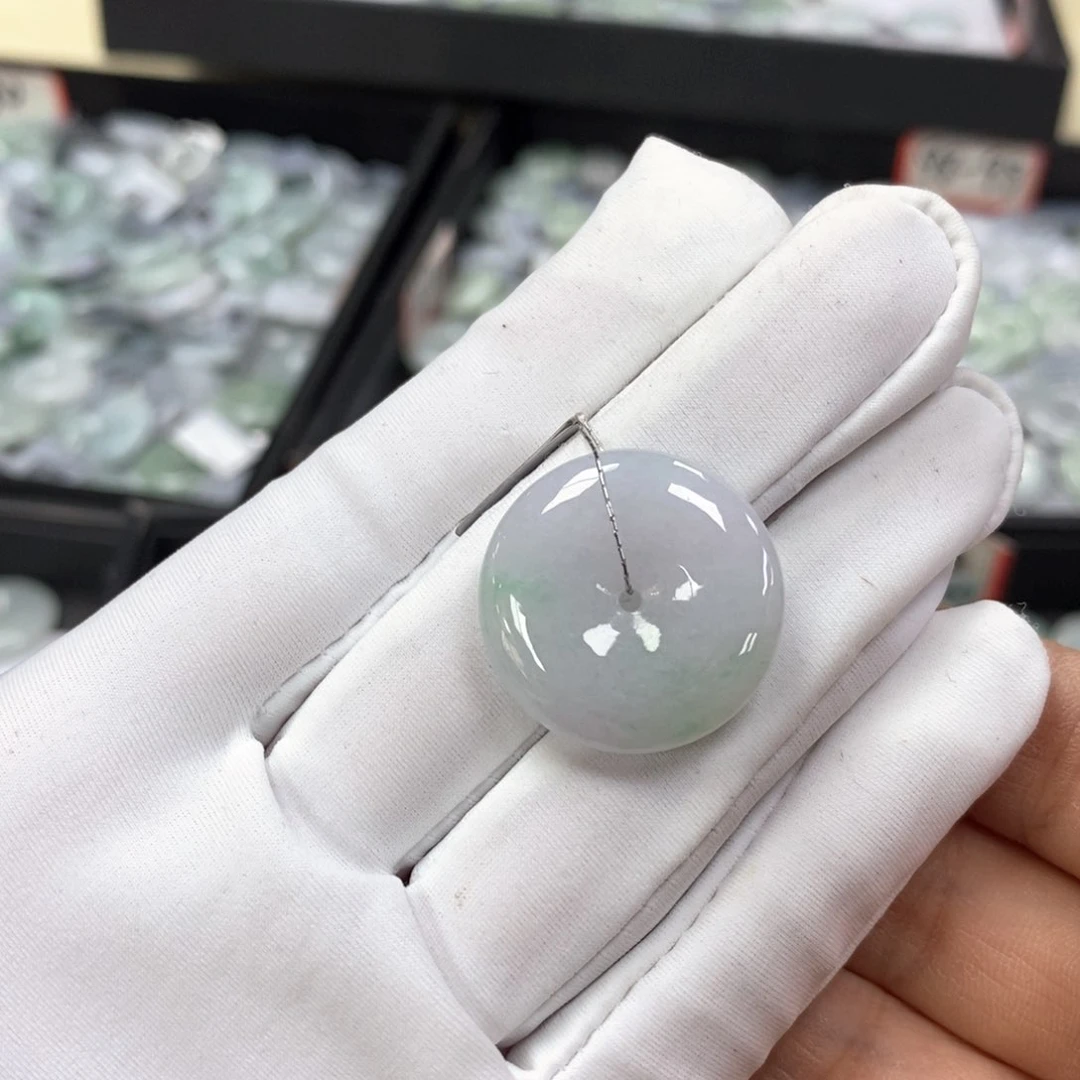 翡翠颈饰未镶嵌平安扣