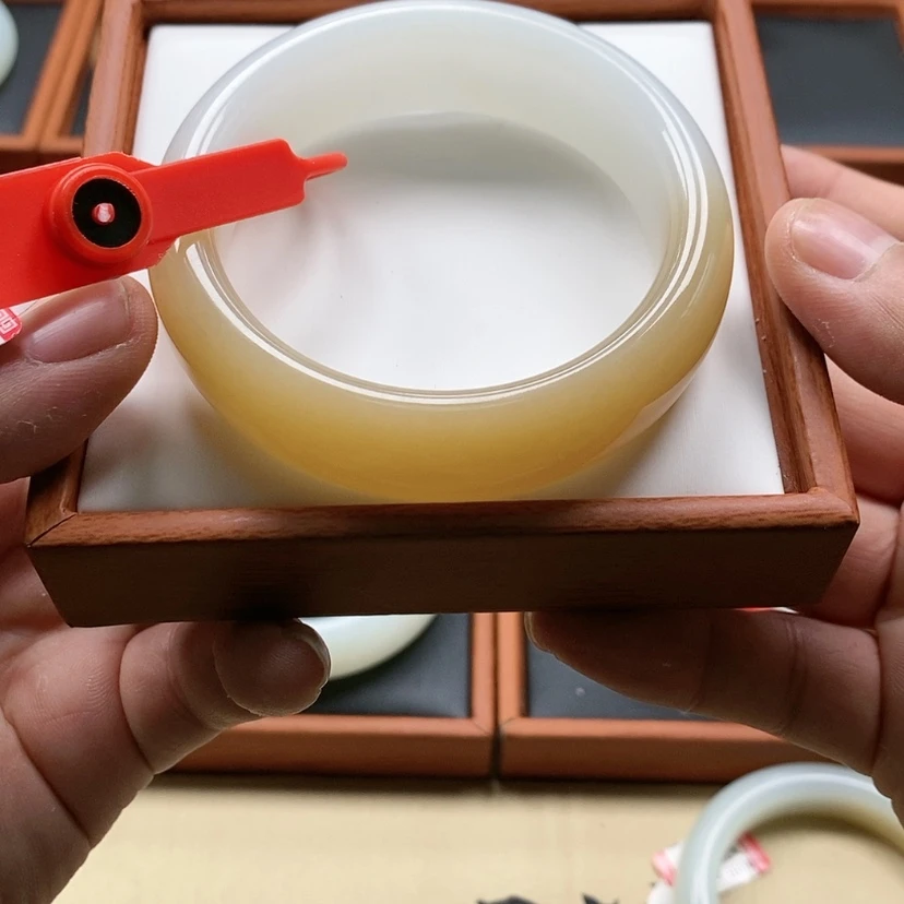 【闪购商品】未镶嵌手镯和田玉