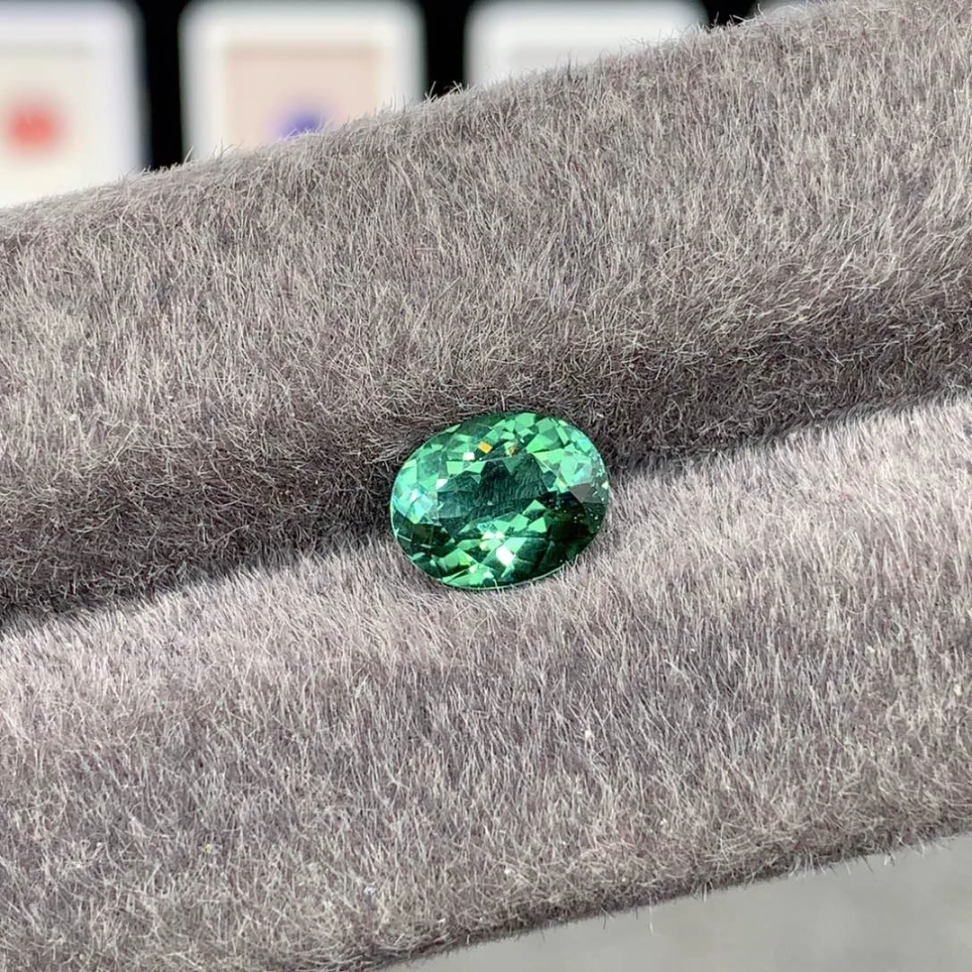 未镶嵌碧玺裸石1.76克拉孔雀绿