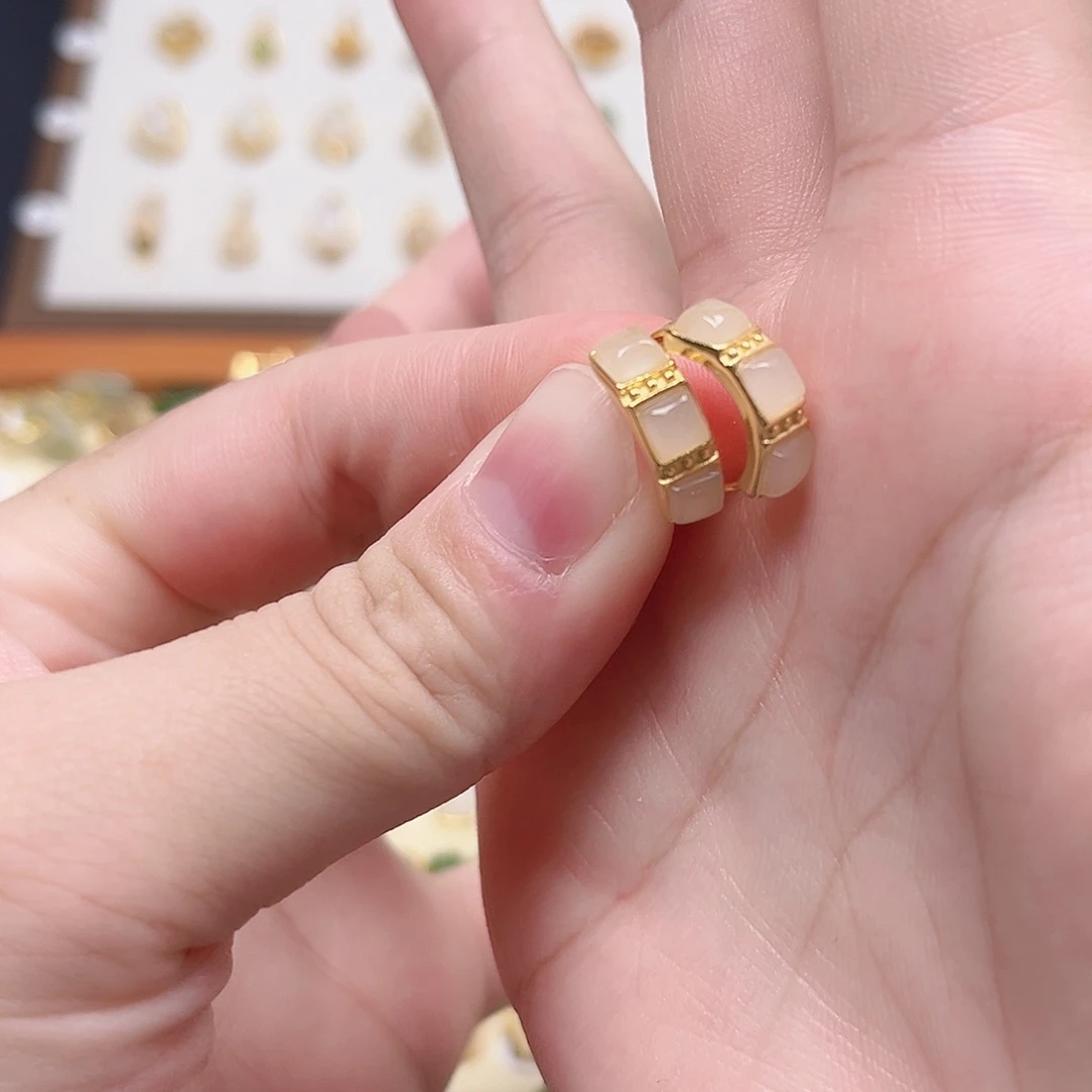 丽***宝和田玉银S925镶嵌耳饰