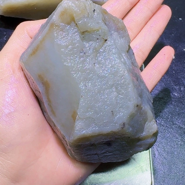 未镶嵌和田玉（糖玉）珠宝半成品