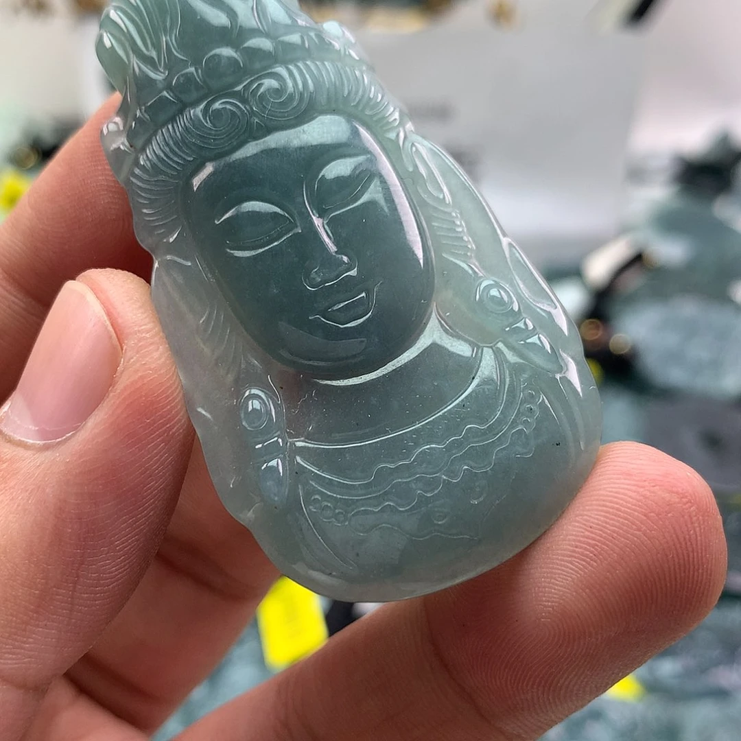 翡翠未镶嵌颈饰观音首