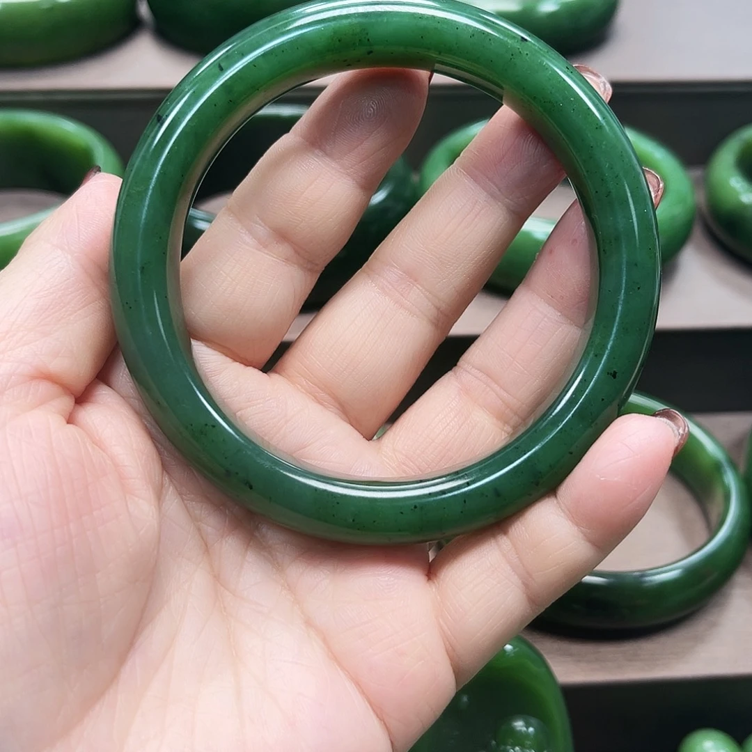 和田玉（碧玉）未镶嵌手镯