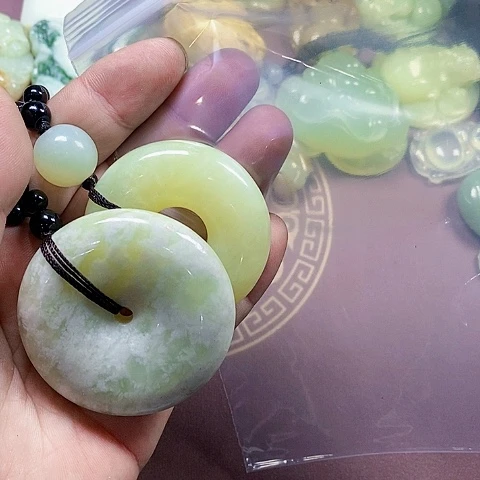 合金蛇纹石玉颈饰