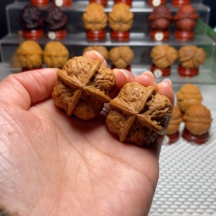 文玩核桃把件30舍利子四棱