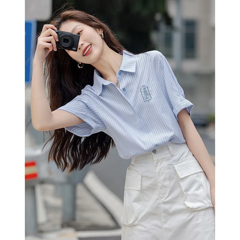 蓝色绣花条纹衬衫短袖女夏季2025新款法式衬衣显瘦减龄晴空衣橱